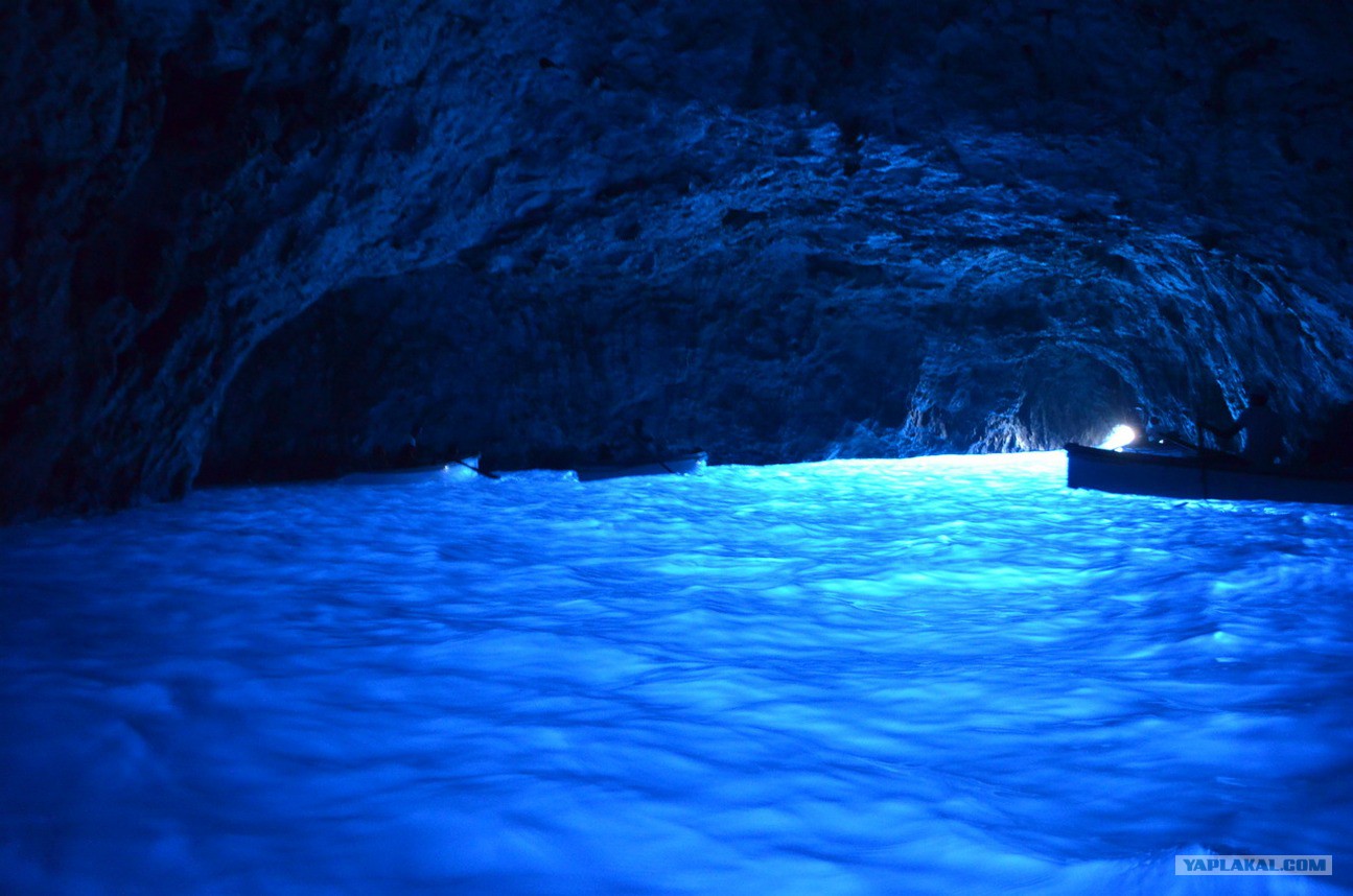 Голубая пещера турция. Голубой грот на острове капри. Голубой грот Италия. Голубой грот (капри). Пещера голубой грот.